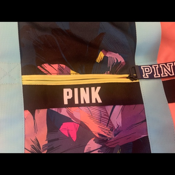 PINK duffle bag - Picture 4 of 4